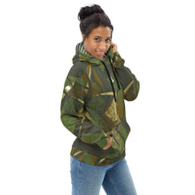 Kép betöltése a galériamegjelenítőbe: ESSAIDE camo "Hisz Sztori" hoodie (2XS-6XL)
