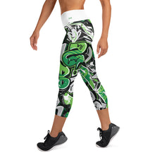 Kép betöltése a galériamegjelenítőbe: PANEL™ "LimeWall" Yoga Capri Leggings (XS-XL)
