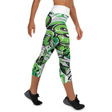Kép betöltése a galériamegjelenítőbe: PANEL™ "LimeWall" Yoga Capri Leggings (XS-XL)
